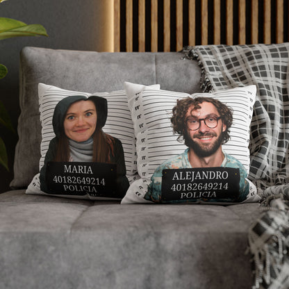 Estilo Mugshot | Cojín Personalizado con Foto y Nombre para Novio, Amigo, Esposo, Hermano, Hombre | Regalo Divertido para Parejas, Despedidas, Cumpleaños y Bromas